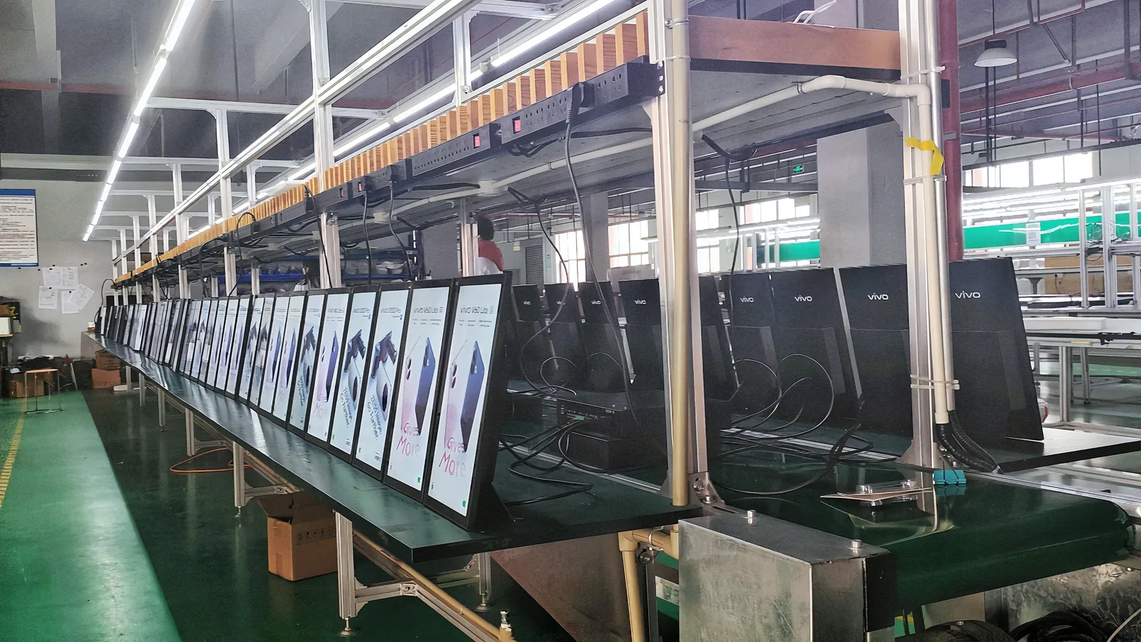 VIVO advertising displays lined up for testing at the Usingwin factory