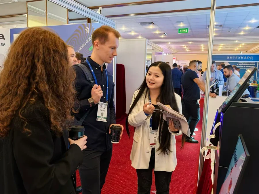 Usingwin exhibition and customer meeting photograph