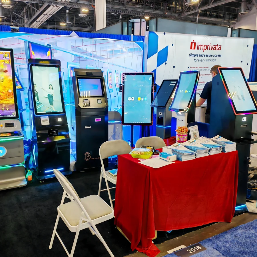 Usingwin exhibition and customer meeting photograph