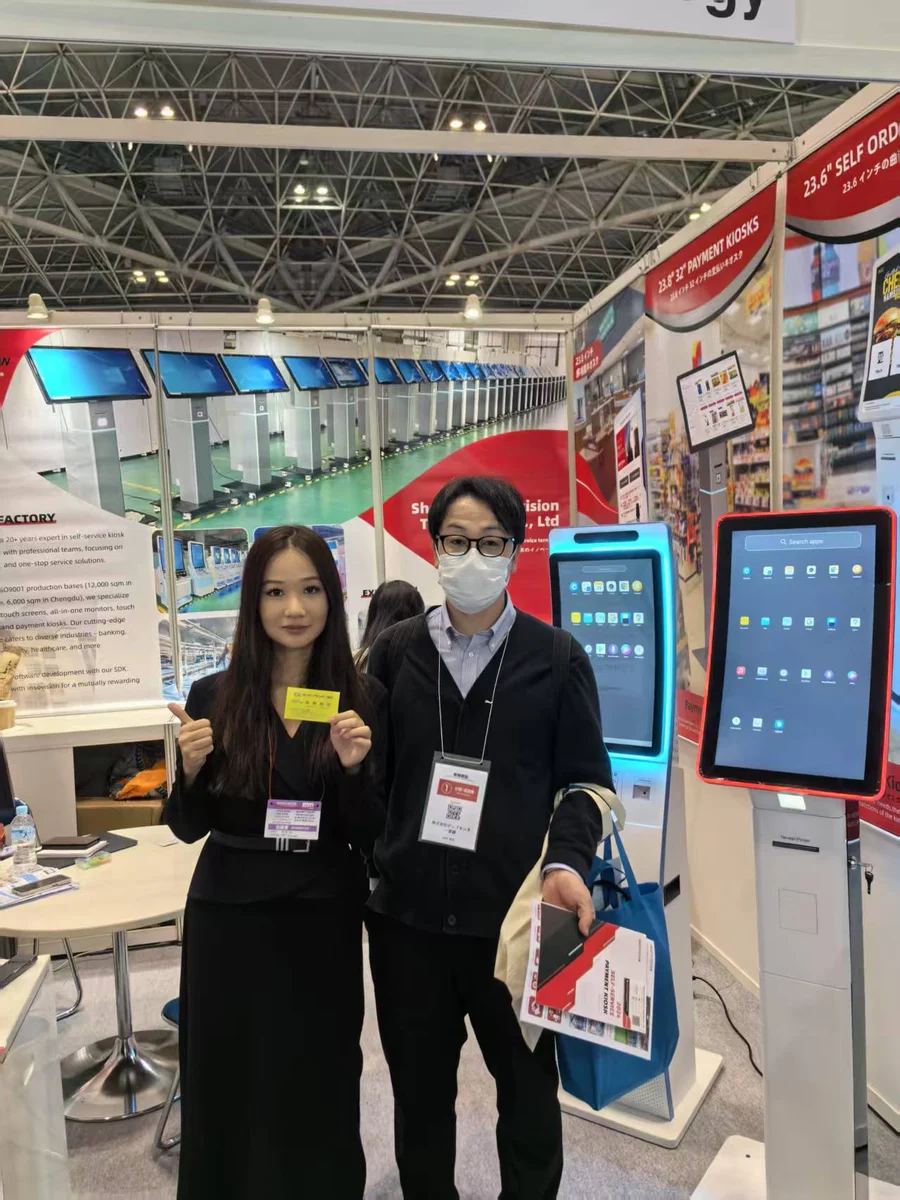 Usingwin exhibition and customer meeting photograph