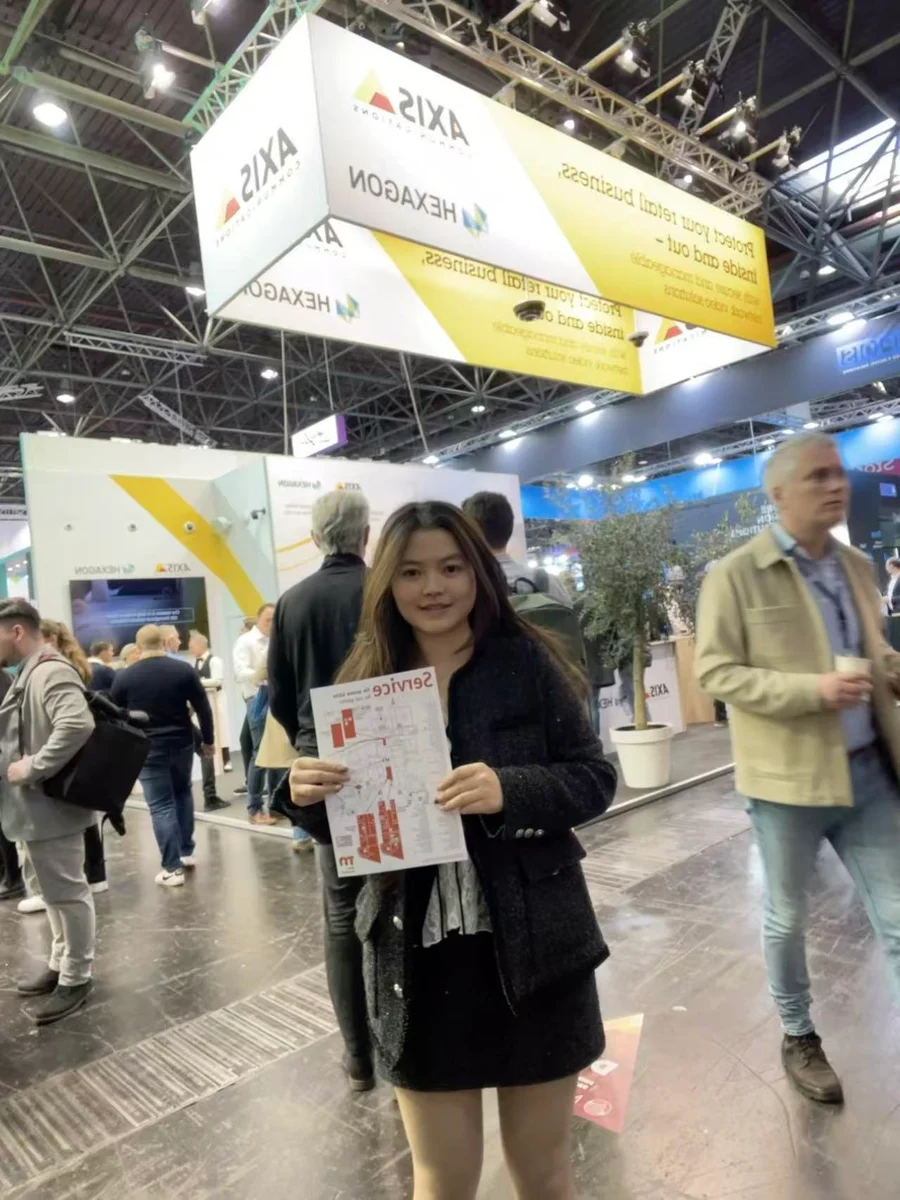 Usingwin exhibition and customer meeting photograph