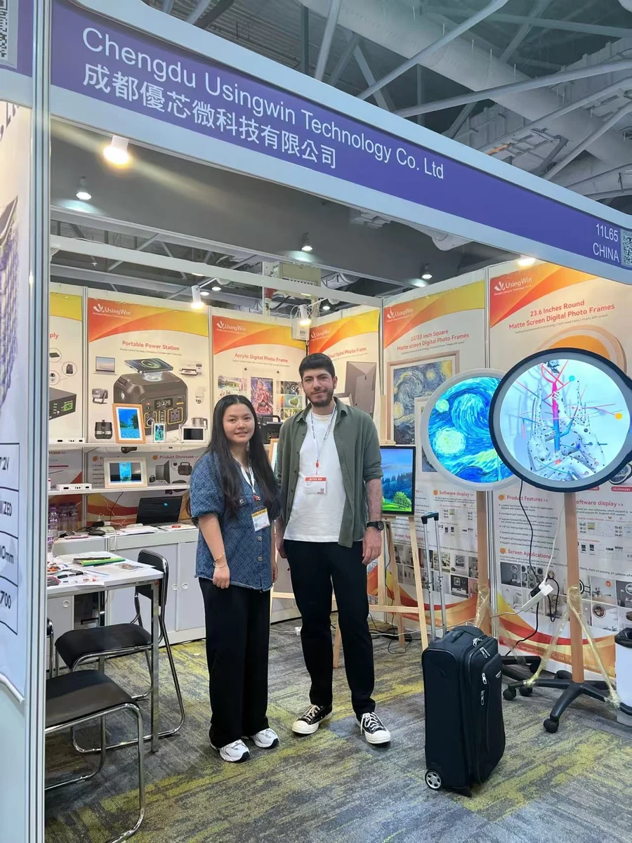 Usingwin exhibition and customer meeting photograph