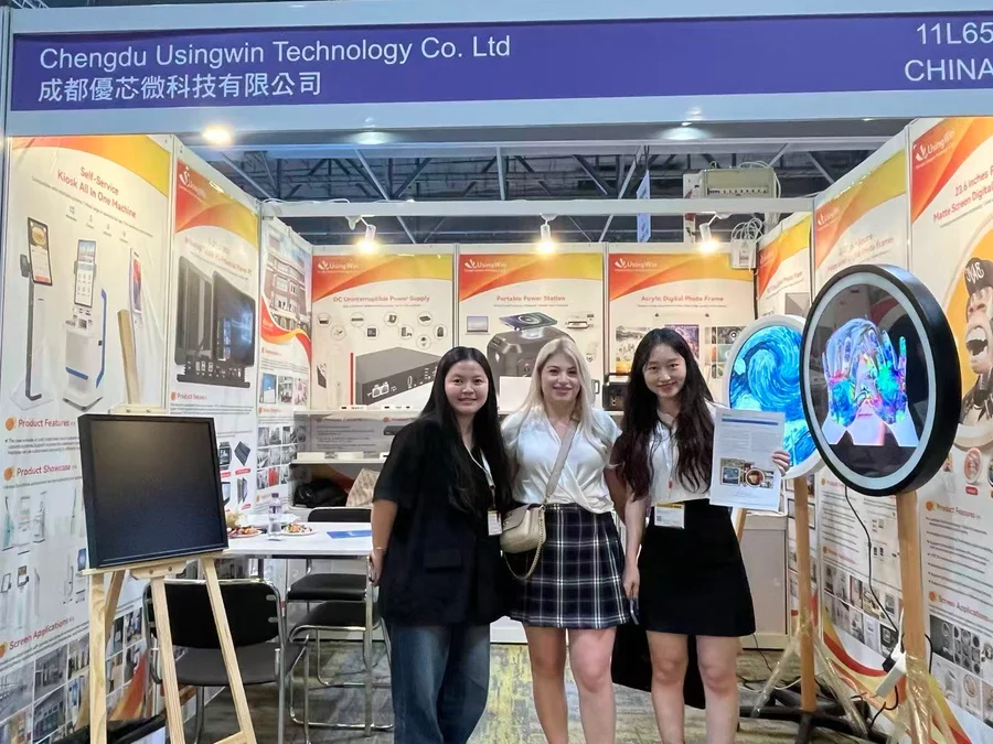 Usingwin exhibition and customer meeting photograph