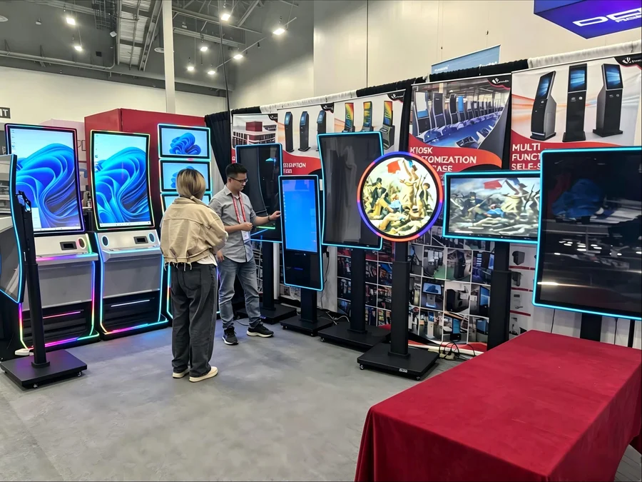 Usingwin exhibition and customer meeting photograph